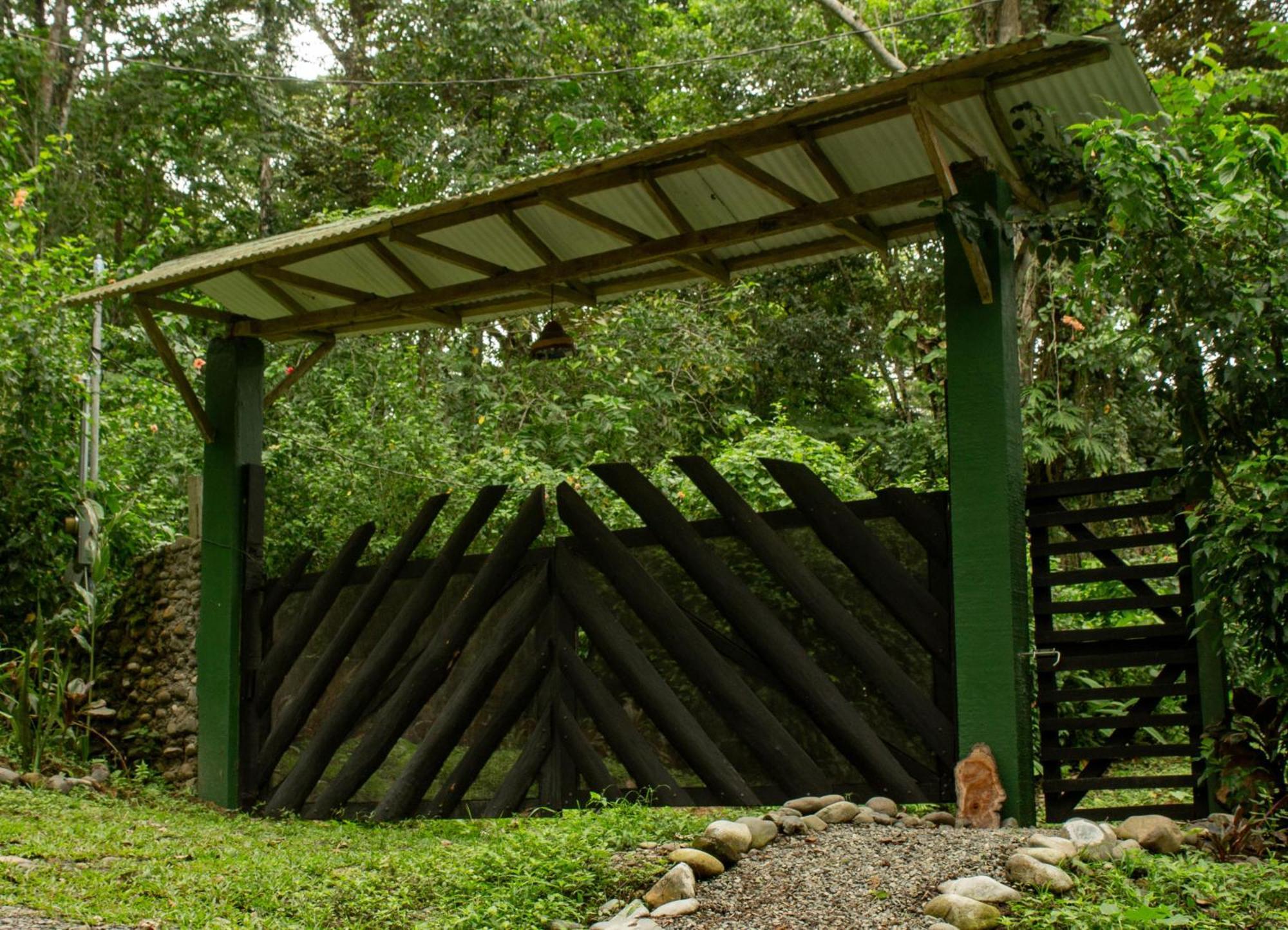 Puerto Viejo de Talamanca Smile Jungle Hostel מראה חיצוני תמונה